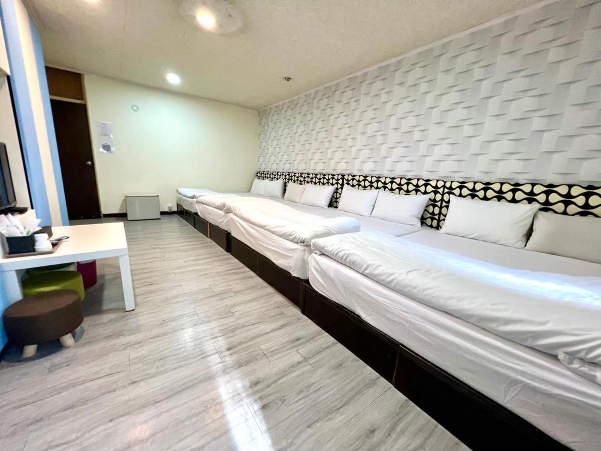 Appartamento Fengjia Pig'S House Taichung Esterno foto