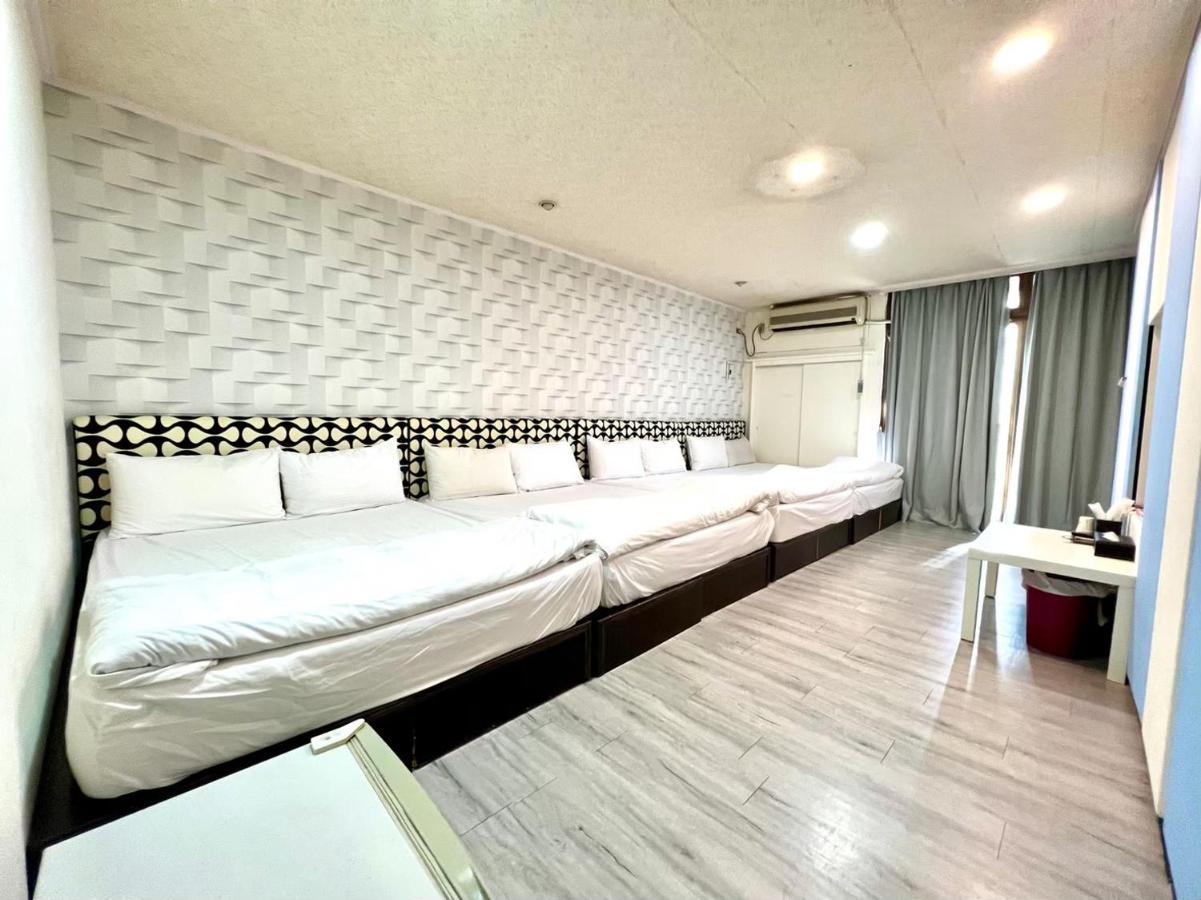 Appartamento Fengjia Pig'S House Taichung Esterno foto