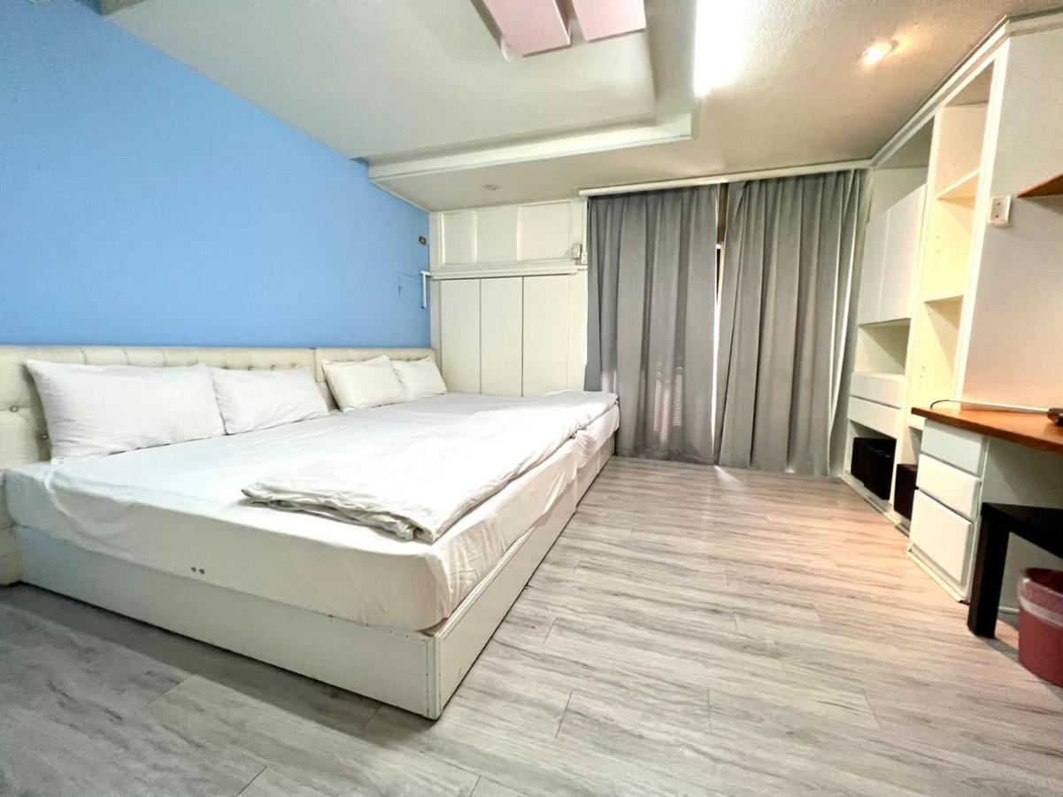 Appartamento Fengjia Pig'S House Taichung Esterno foto